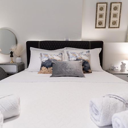 Euphoria Apartment Kalamata Bagian luar foto