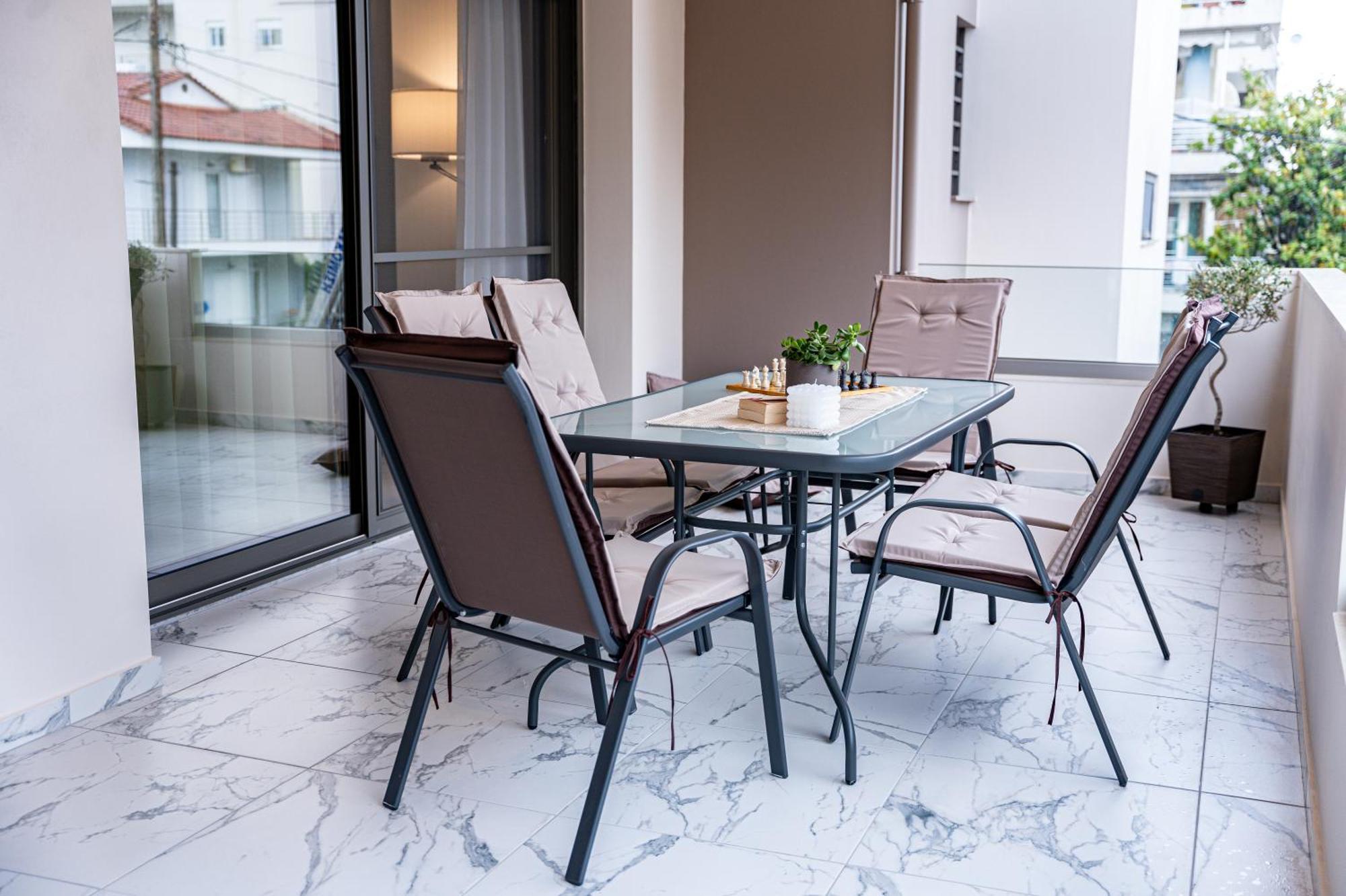 Euphoria Apartment Kalamata Bagian luar foto
